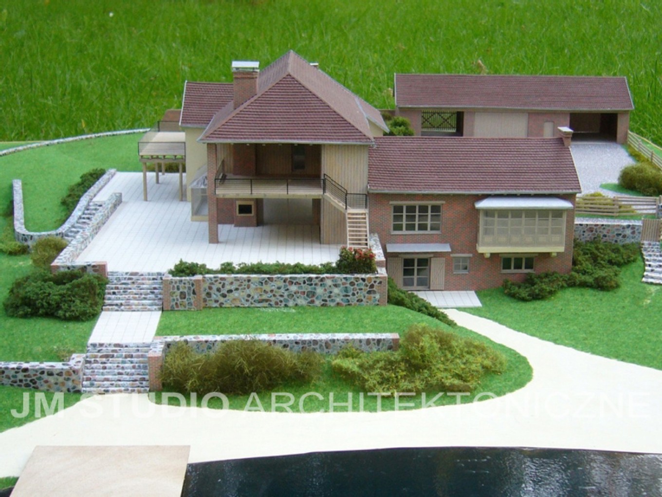 Projekt architektoniczny domu 500 m2 - Dom na skarpie :: JMSA - biuro architektoniczne, architekci Magdalena Ignaczak, Jacek Kunca